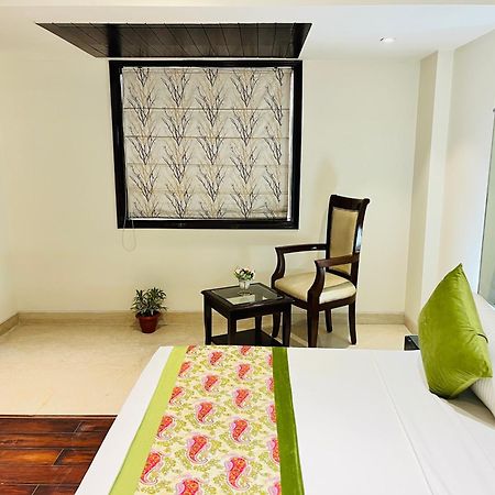 Hotel Aura Ip Grand Karkardooma Metro Station New Delhi Couple Friendly Luaran gambar