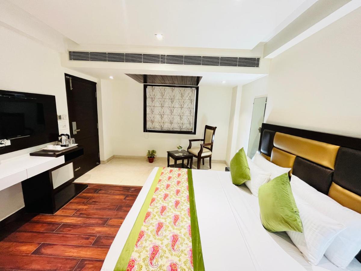 Hotel Aura Ip Grand Karkardooma Metro Station New Delhi Couple Friendly Luaran gambar