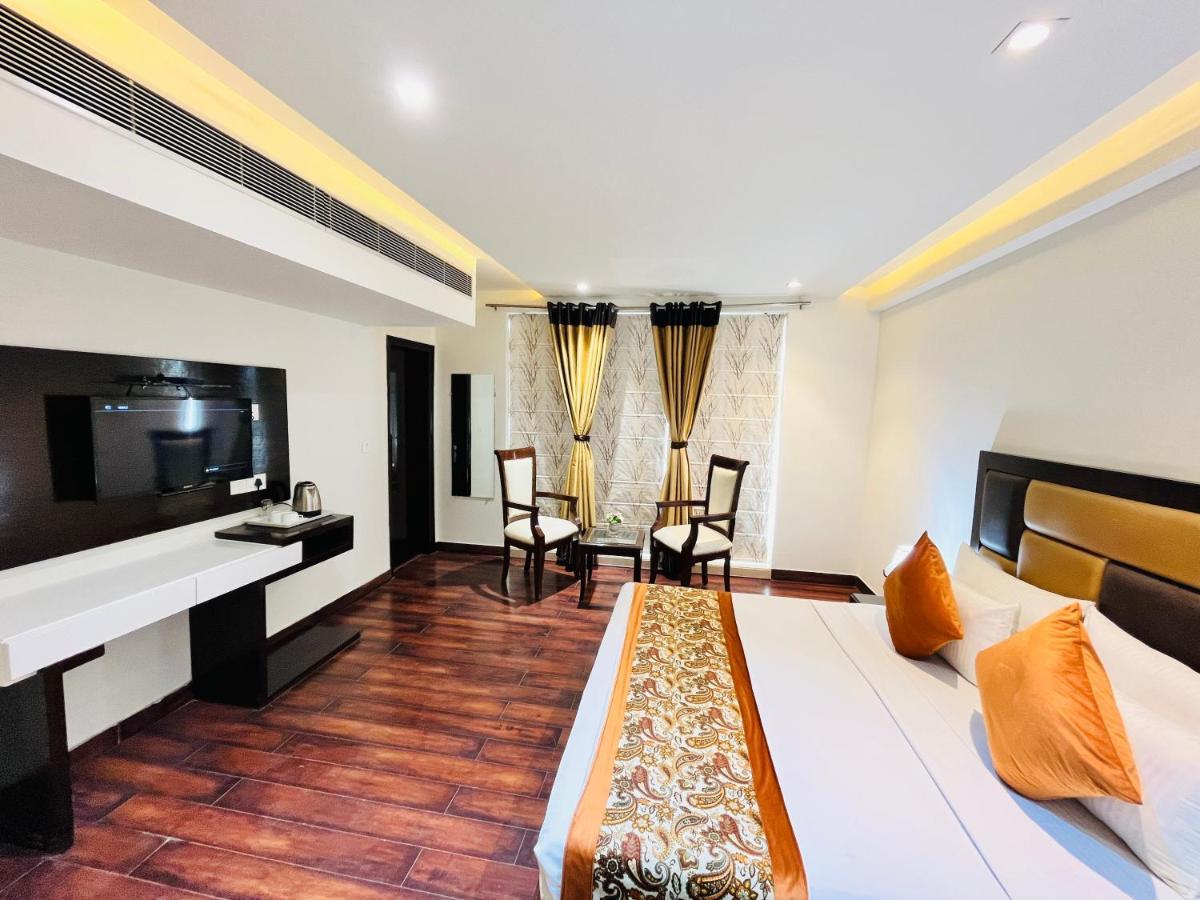 Hotel Aura Ip Grand Karkardooma Metro Station New Delhi Couple Friendly Luaran gambar