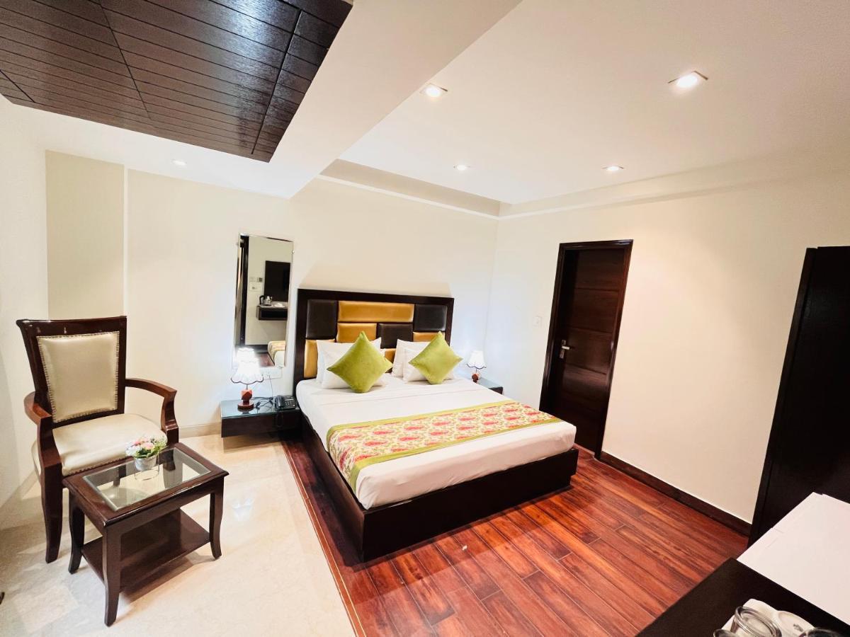 Hotel Aura Ip Grand Karkardooma Metro Station New Delhi Couple Friendly Luaran gambar