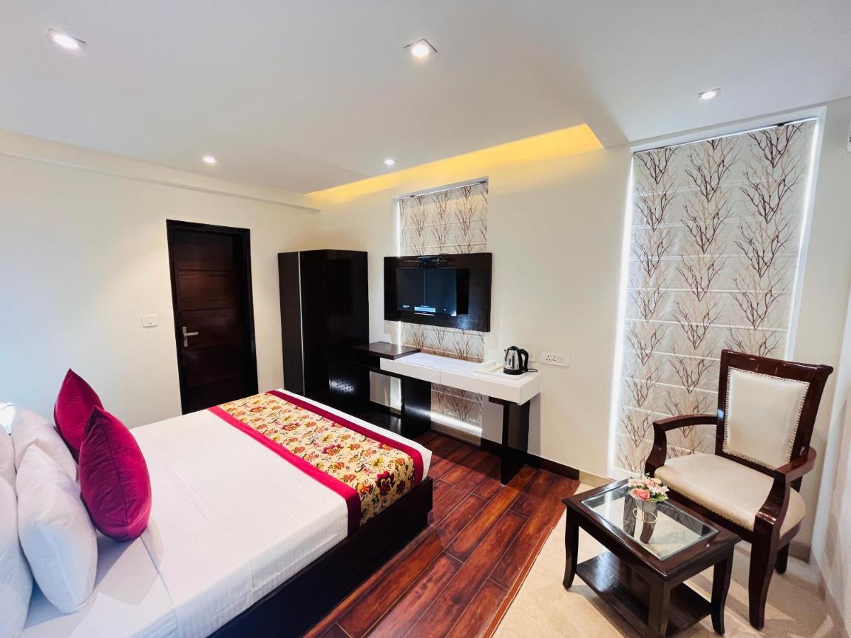 Hotel Aura Ip Grand Karkardooma Metro Station New Delhi Couple Friendly Luaran gambar