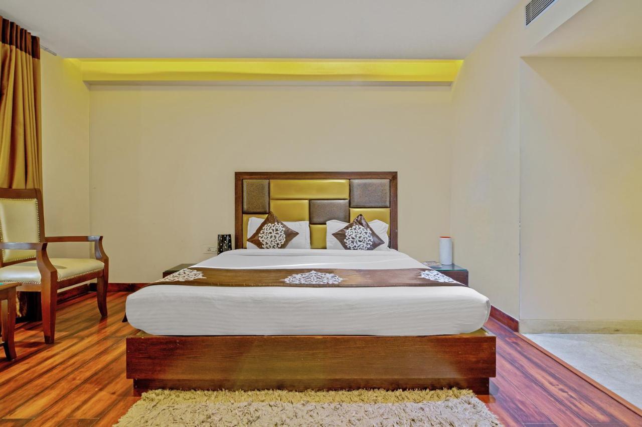 Hotel Aura Ip Grand Karkardooma Metro Station New Delhi Couple Friendly Luaran gambar