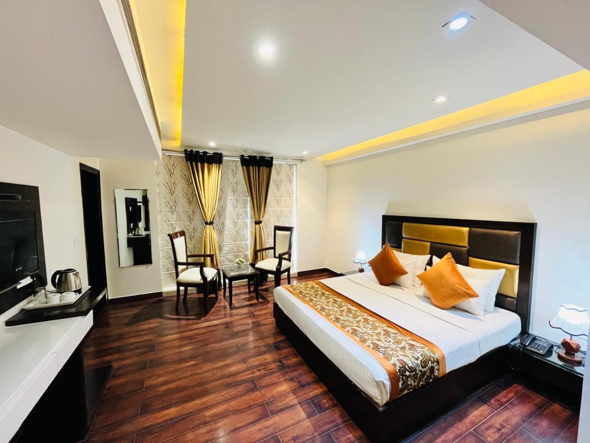 Hotel Aura Ip Grand Karkardooma Metro Station New Delhi Couple Friendly Luaran gambar