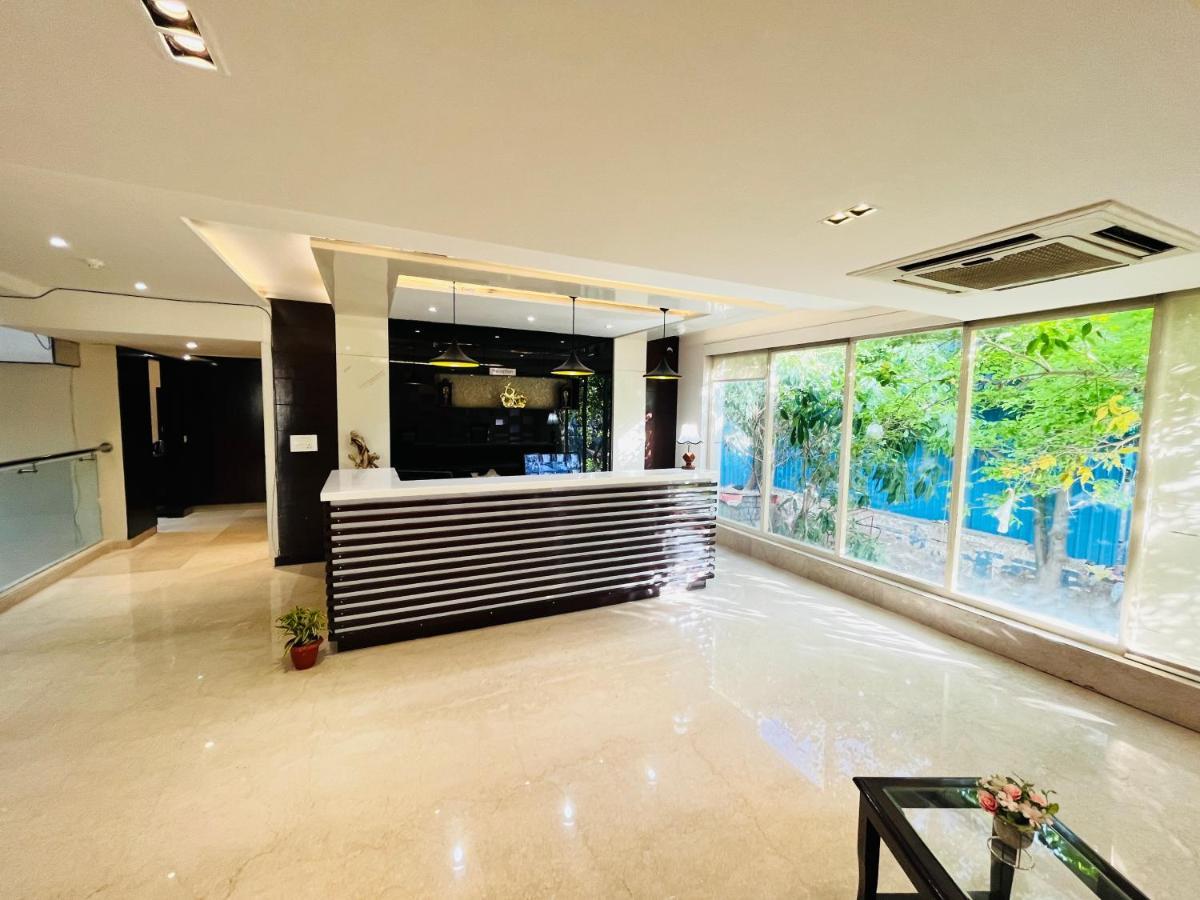 Hotel Aura Ip Grand Karkardooma Metro Station New Delhi Couple Friendly Luaran gambar