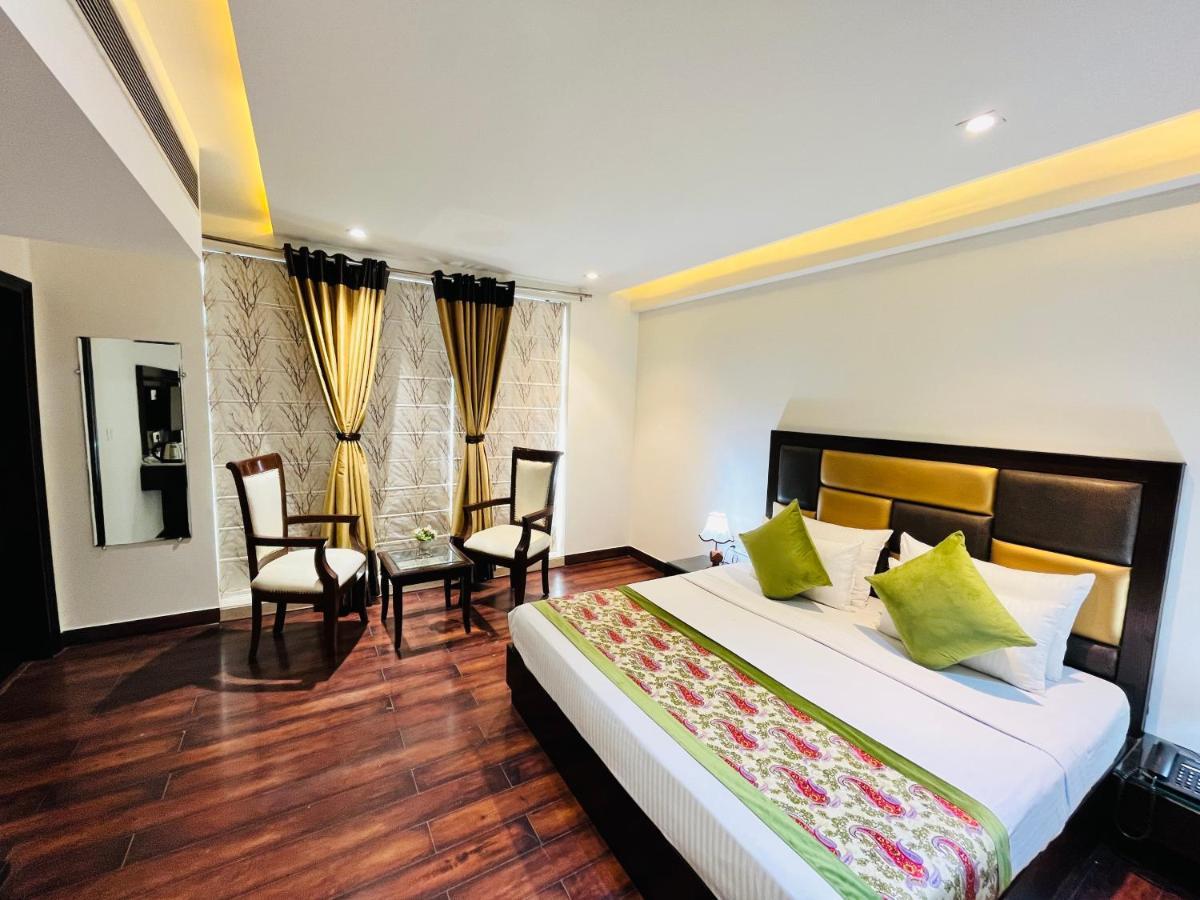 Hotel Aura Ip Grand Karkardooma Metro Station New Delhi Couple Friendly Luaran gambar