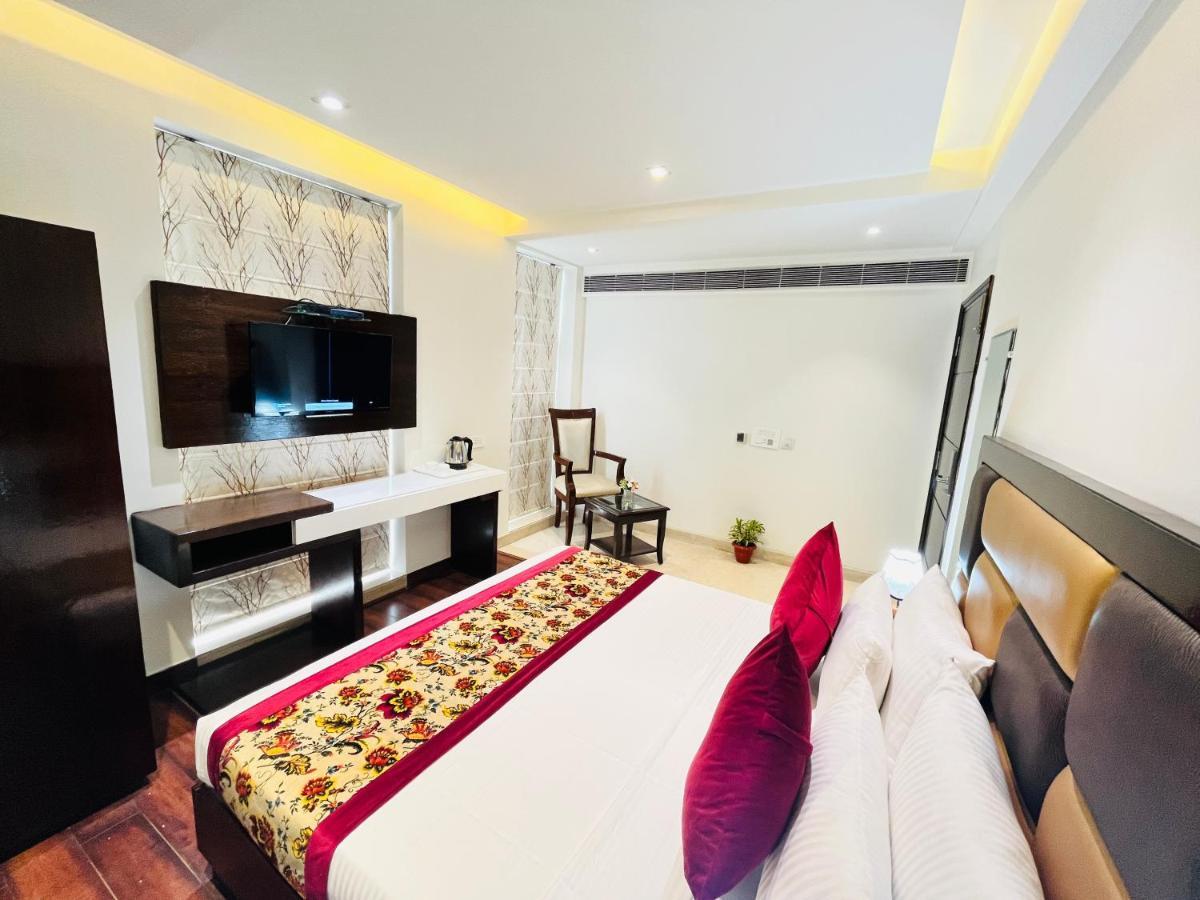 Hotel Aura Ip Grand Karkardooma Metro Station New Delhi Couple Friendly Luaran gambar