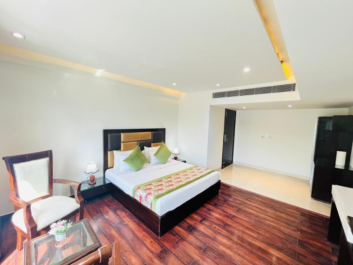 Hotel Aura Ip Grand Karkardooma Metro Station New Delhi Couple Friendly Luaran gambar