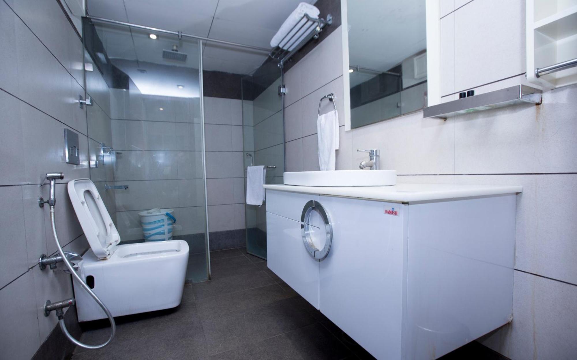 Hotel Aura Ip Grand Karkardooma Metro Station New Delhi Couple Friendly Luaran gambar