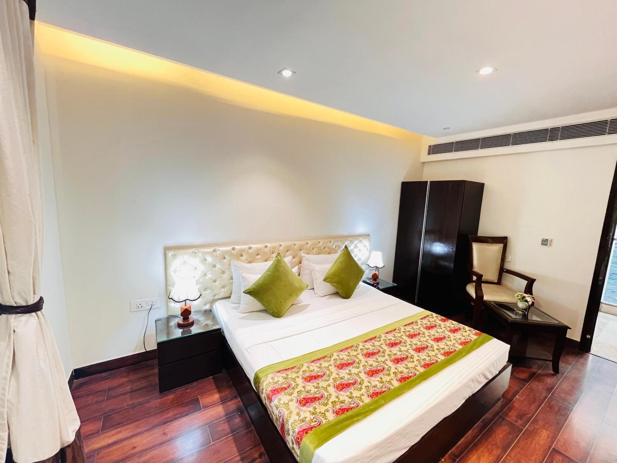 Hotel Aura Ip Grand Karkardooma Metro Station New Delhi Couple Friendly Luaran gambar