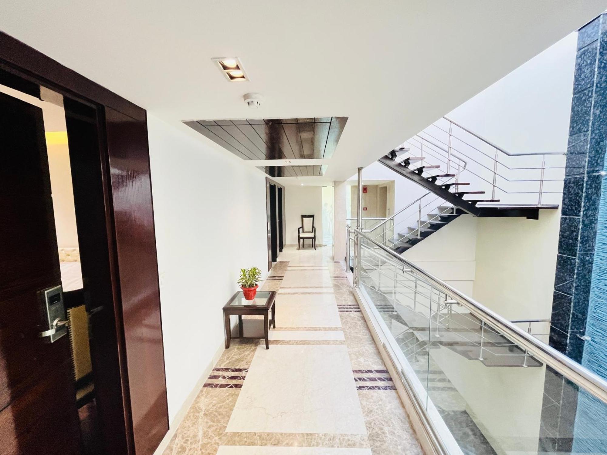 Hotel Aura Ip Grand Karkardooma Metro Station New Delhi Couple Friendly Luaran gambar