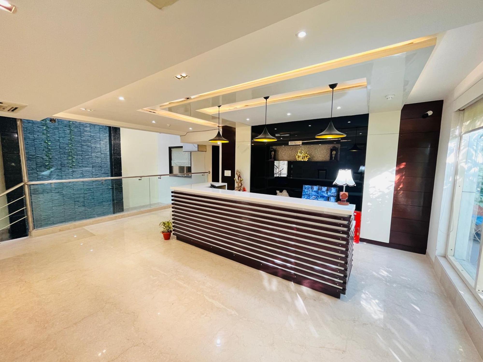 Hotel Aura Ip Grand Karkardooma Metro Station New Delhi Couple Friendly Luaran gambar