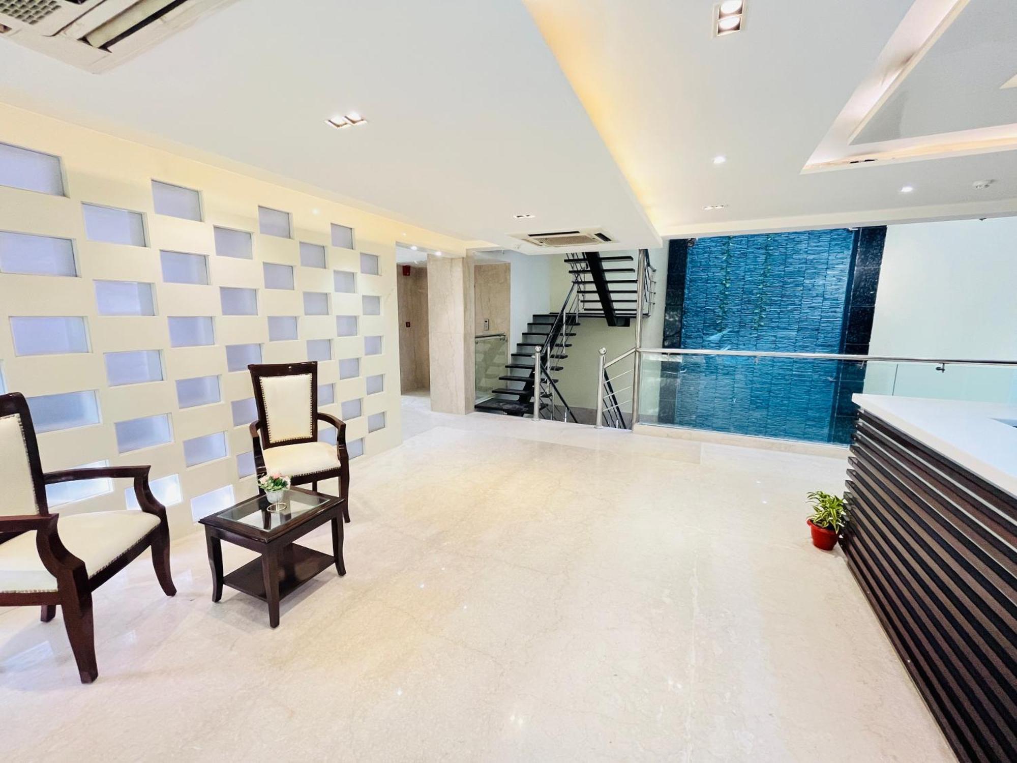 Hotel Aura Ip Grand Karkardooma Metro Station New Delhi Couple Friendly Luaran gambar