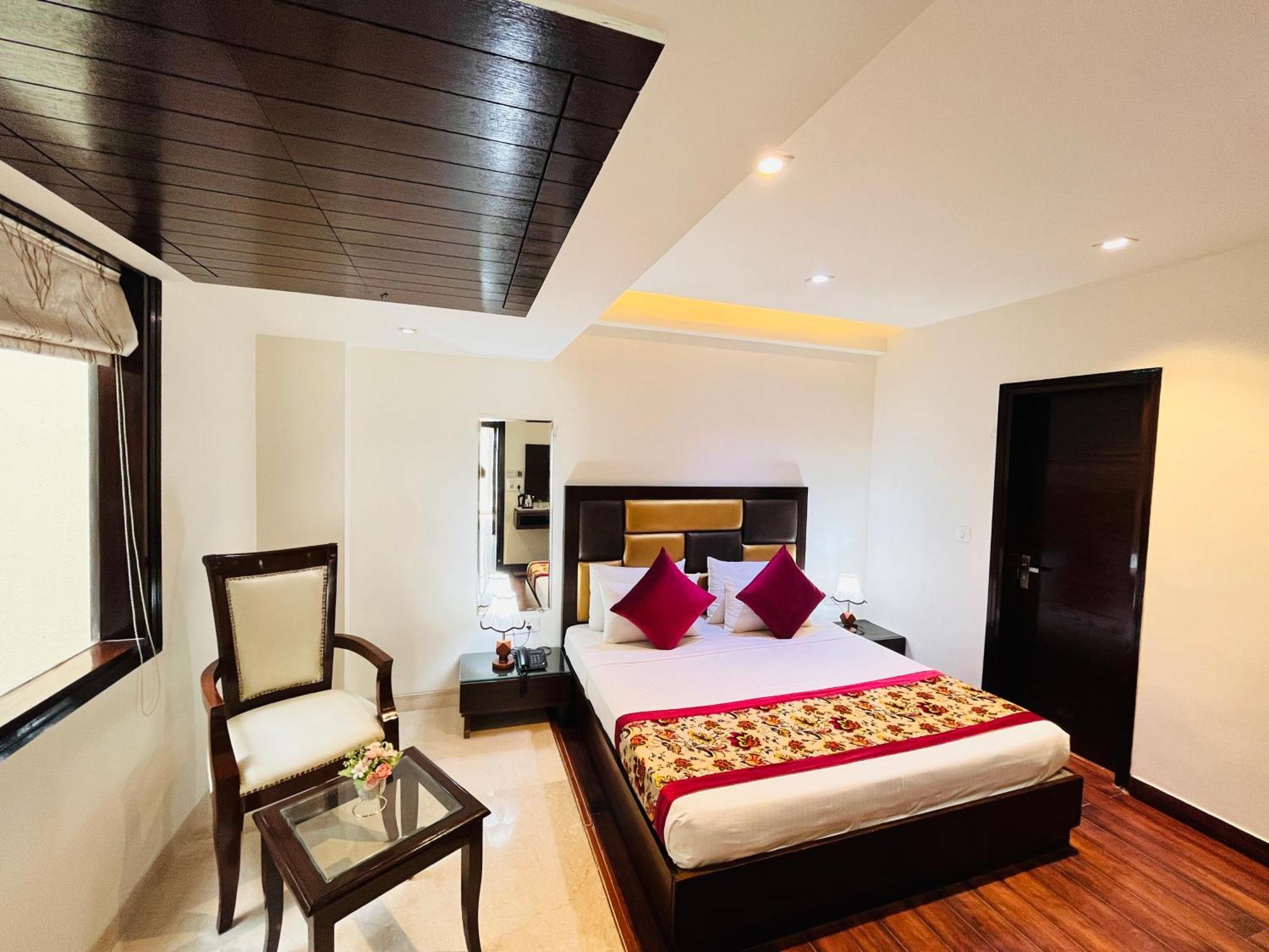 Hotel Aura Ip Grand Karkardooma Metro Station New Delhi Couple Friendly Luaran gambar