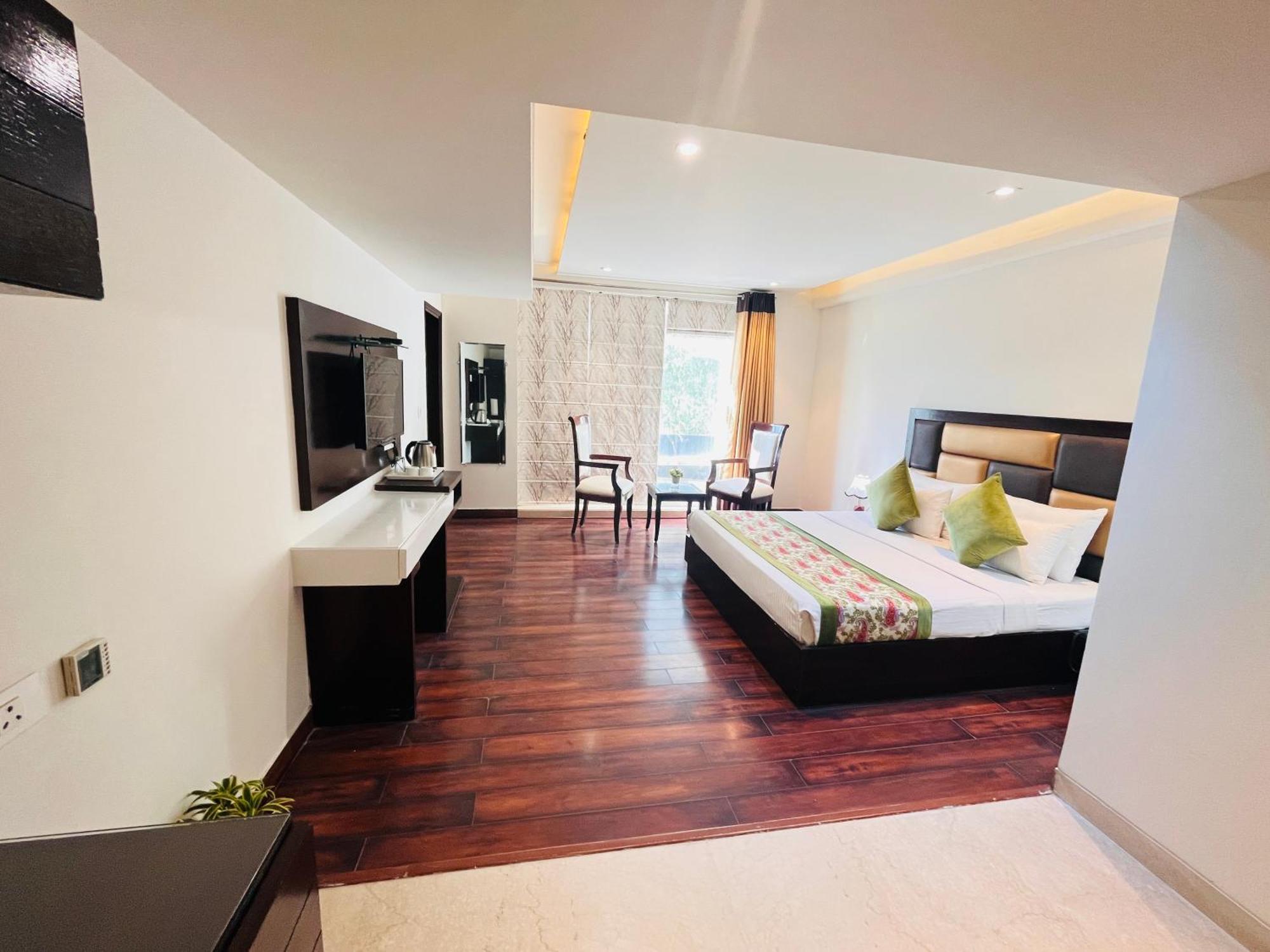 Hotel Aura Ip Grand Karkardooma Metro Station New Delhi Couple Friendly Luaran gambar