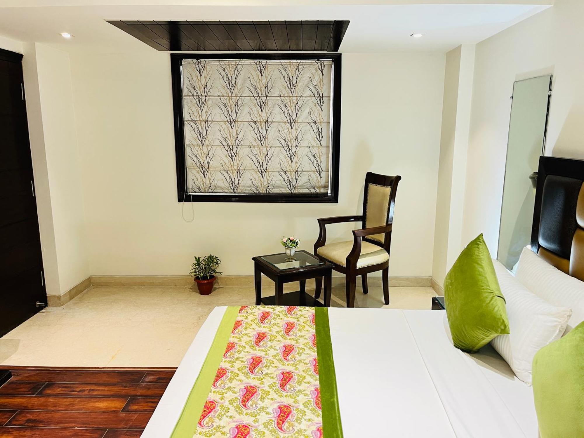 Hotel Aura Ip Grand Karkardooma Metro Station New Delhi Couple Friendly Luaran gambar