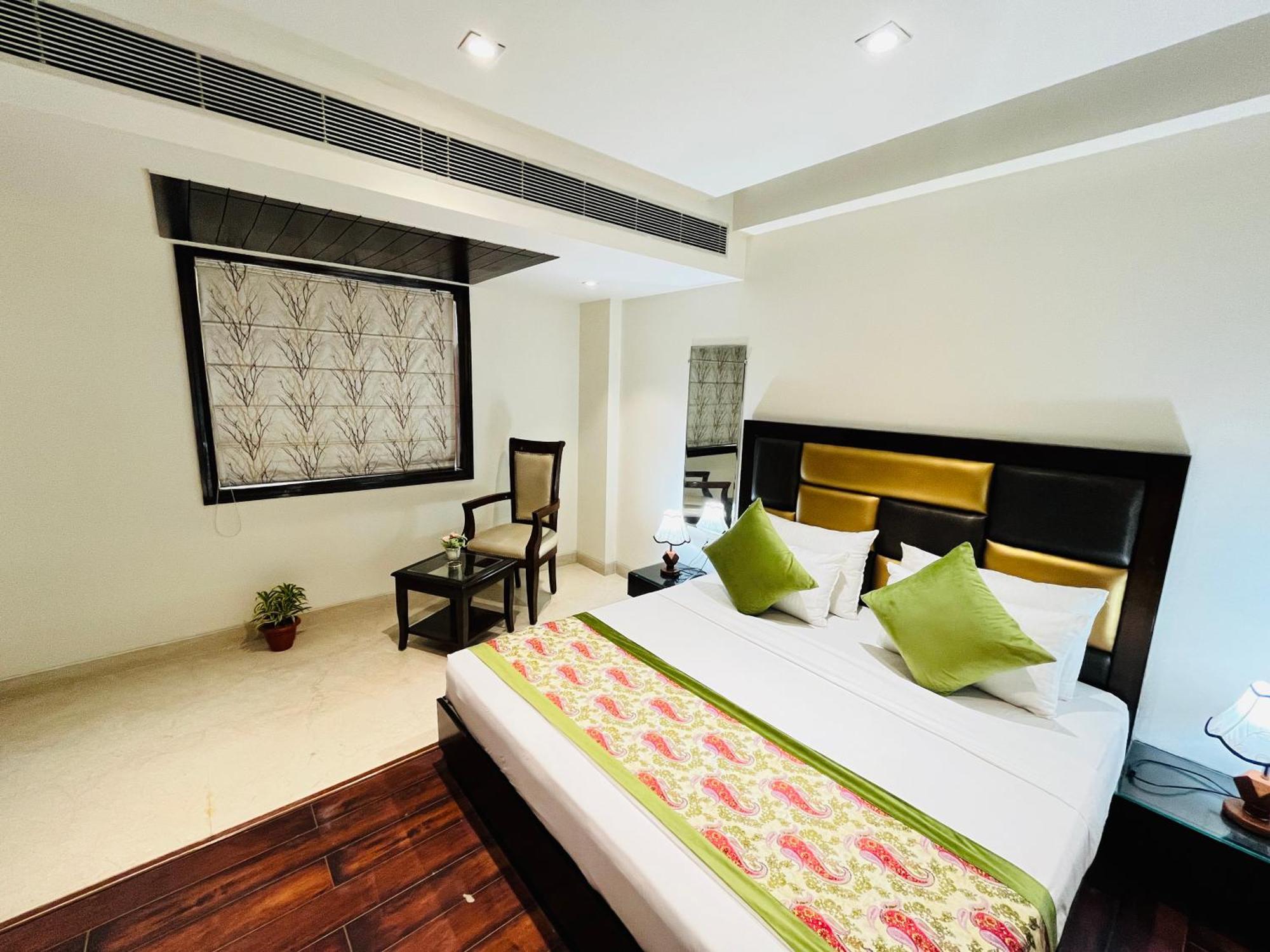 Hotel Aura Ip Grand Karkardooma Metro Station New Delhi Couple Friendly Luaran gambar
