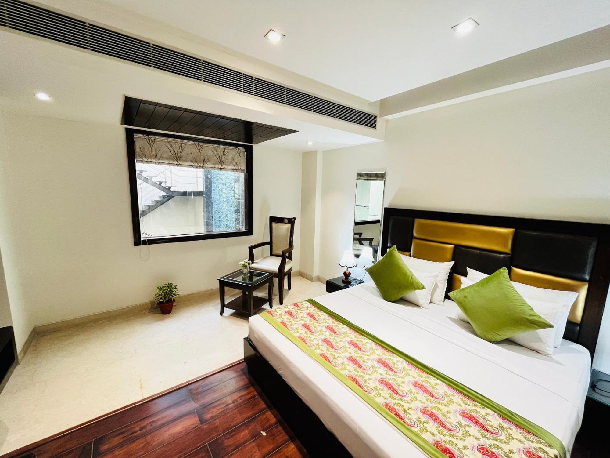 Hotel Aura Ip Grand Karkardooma Metro Station New Delhi Couple Friendly Luaran gambar